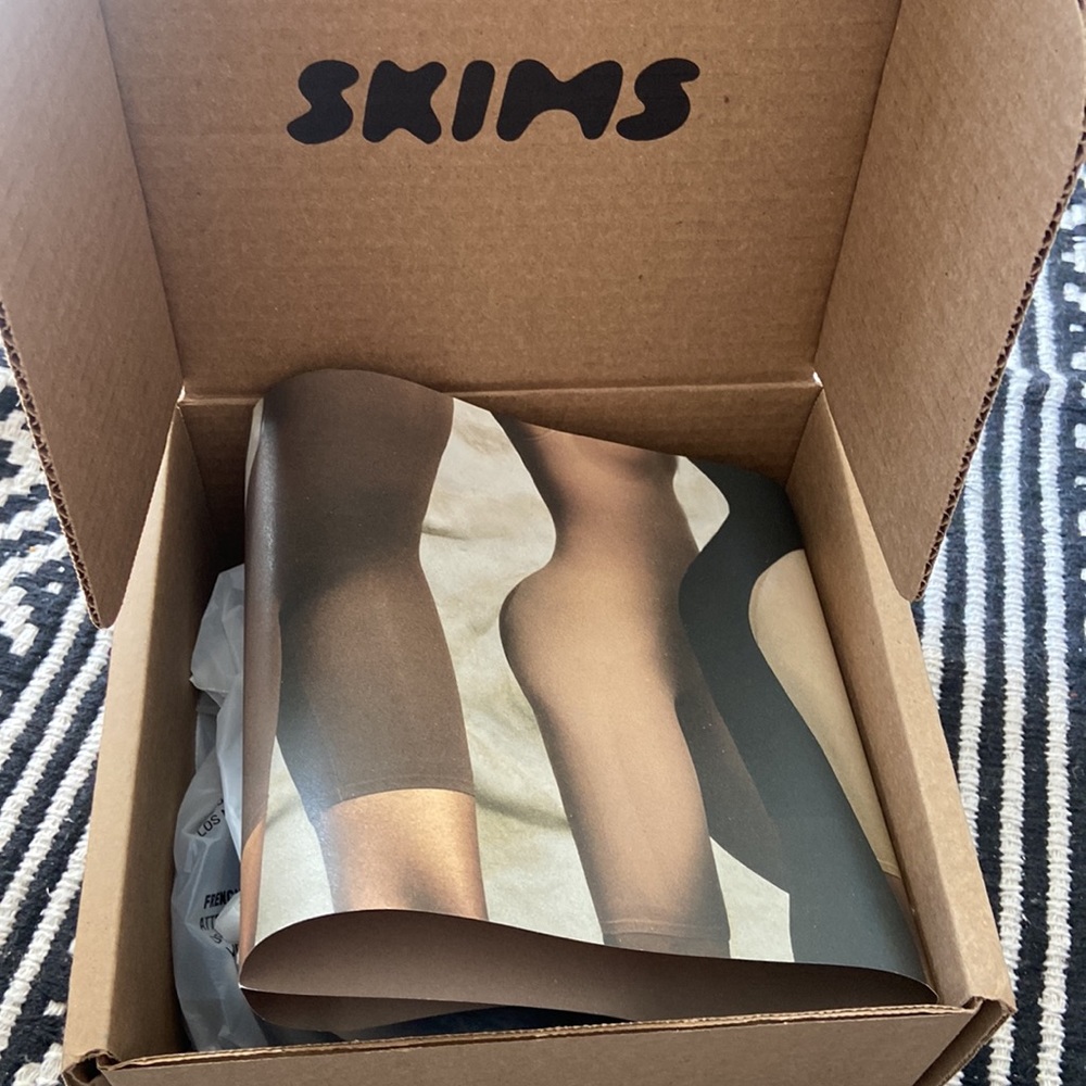 SKIMS Unworn with tags Bras - Sized 34C